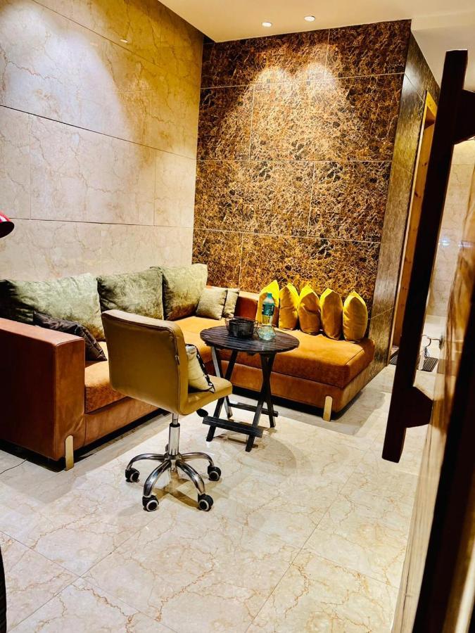 Divine Studios Rajouri Garden New Delhi Exterior photo