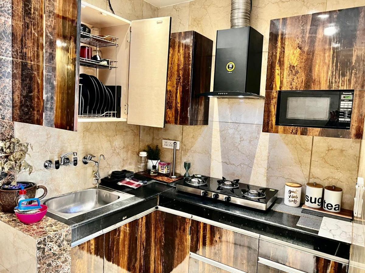 Divine Studios Rajouri Garden New Delhi Exterior photo